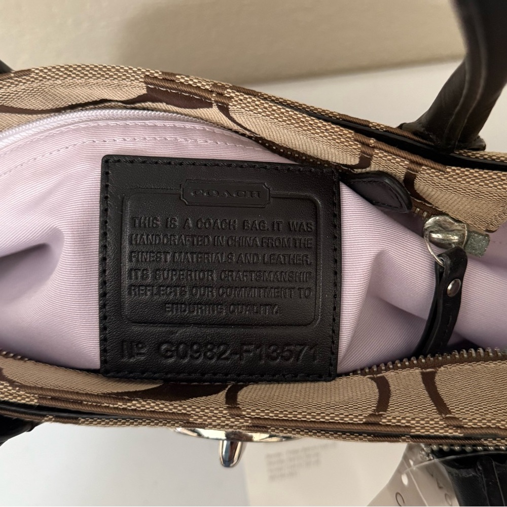 Coach 2009 Hampton Signature Madeline Shoulder Bag - Picture 11 of 13